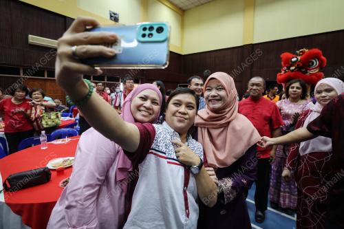 FADHLINA SIDEK