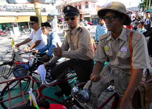 PG05_30072016_PAKAIAN_BERAGAM