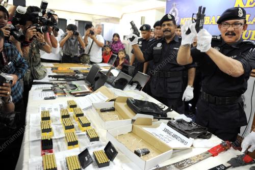 PG05_30092013_PISTOL_PELURU