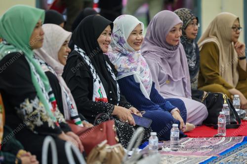 FADHLINA SIDEK