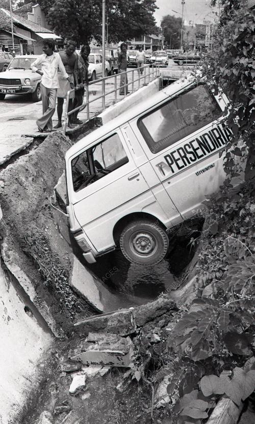 VAN TERBABAS