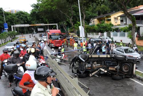 PG05_31052012_KERETA_JATUH