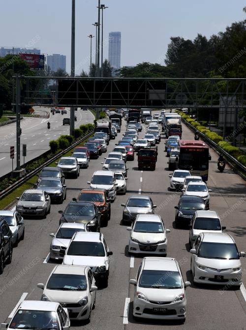 KENDERAAN SESAK DI LEBUHRAYA