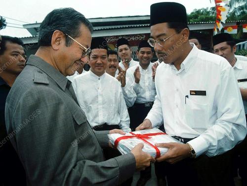 PG06-29_06_2001UMNO_BARU_27012016