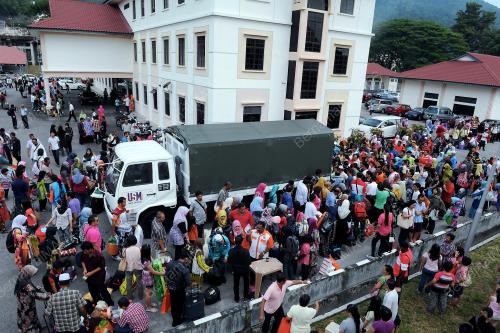 PG06_01092012_PELAJAR_LORI