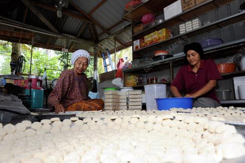 PG06_02082013_AMISAH_KUIH