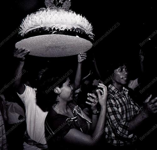 LOY KRATHONG