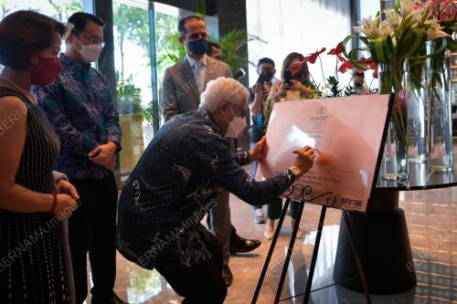 TUN AHMAD FUZI ABDUL RAZAK