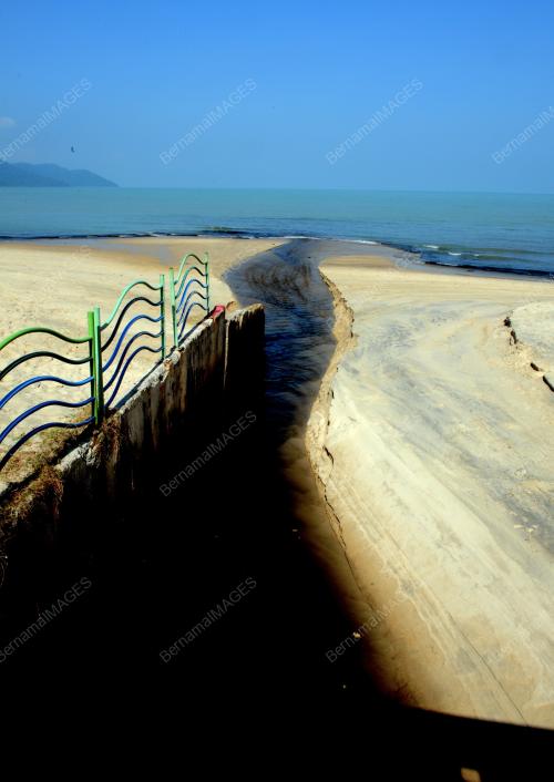 PENCEMARAN PANTAI