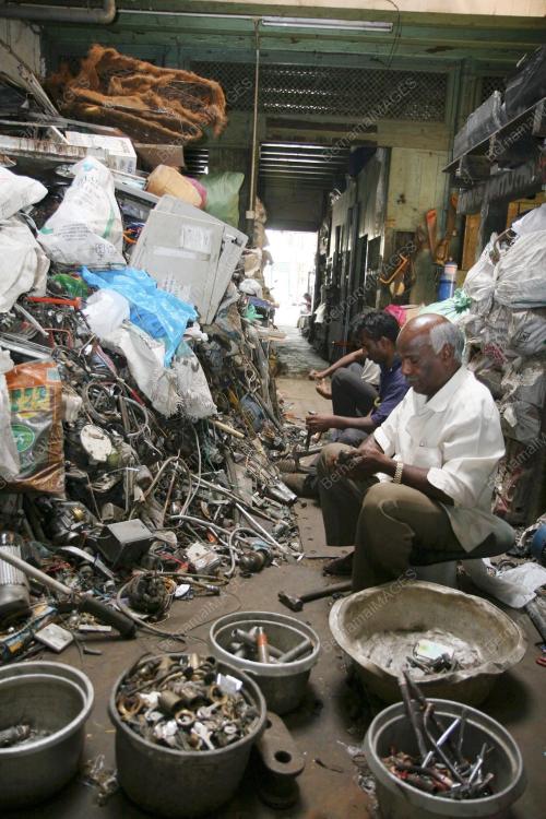 KEDAI BARANG LUSUH