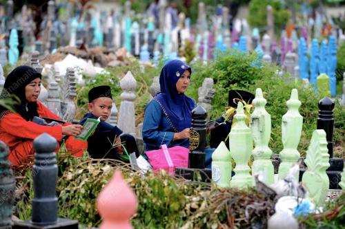 PG06_06072016_KUBUR_ISLAM
