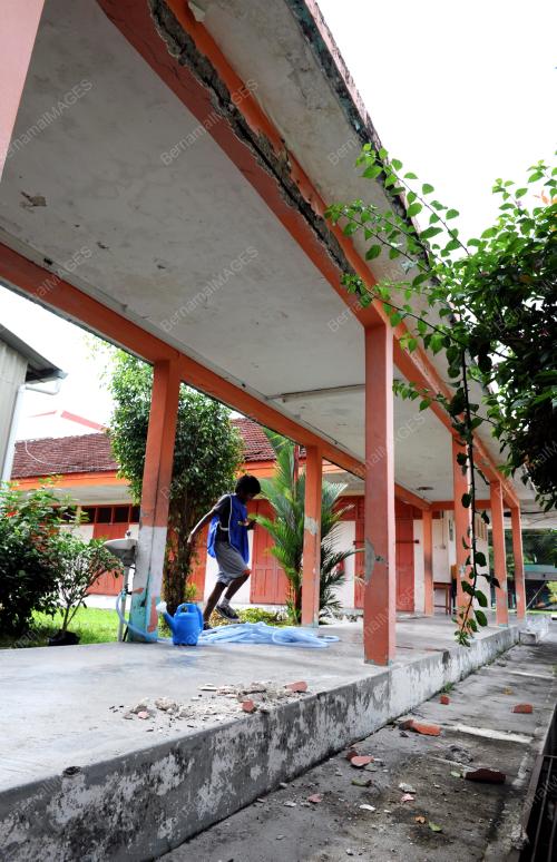 PG06_06102013_SEKOLAH_BAHAYA