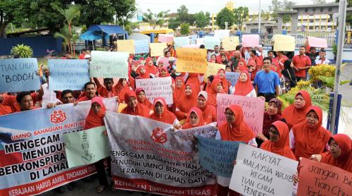 PG06_07032013_UMNO_BANTAH