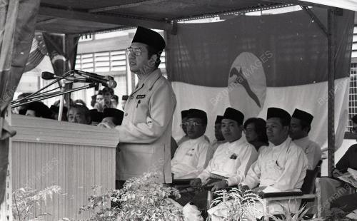 DR. MAHATHIR MOHAMAD
