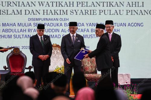 AL-SULTAN ADBULLAH RI'AYATUDDIN AL-MUSTAFA BILLAH SHAH