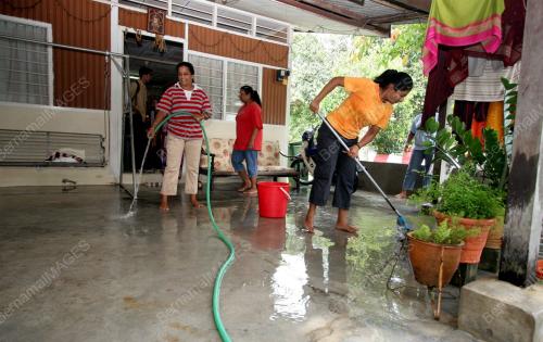 PENDUDUK KAMPUNG BUAH PALA