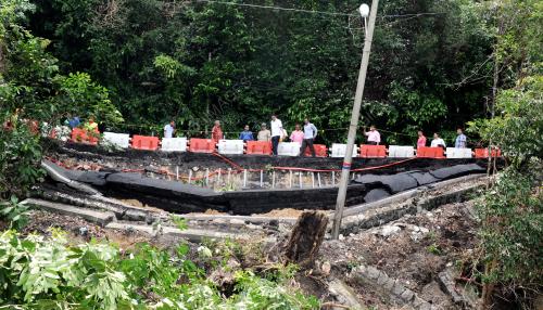PG06_08112016_JALAN_RUNTUH