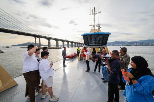 PENANG BRIDGE SUNSET CRUISE