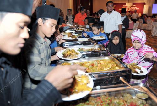 BERBUKA PUASA