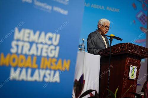 TUN AHMAD FUZI ABDUL RAZAK