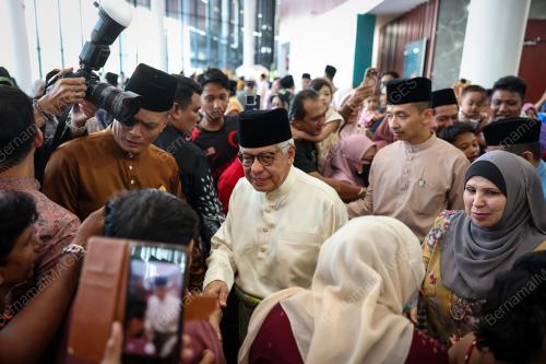 TUN AHMAD FUZI ABDUL RAZAK