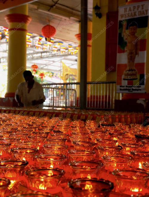 PG06_11052014_LILIN_WESAK