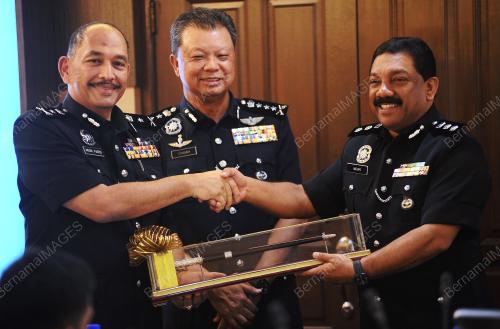 PG06_11052017_TONGKAT_BN201710053094