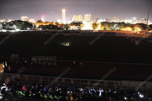 PG06_11082015_STADIUM_GELAP