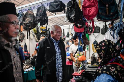 DATUK SERI MAHDZIR KHALID