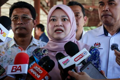 FADHLINA SIDEK