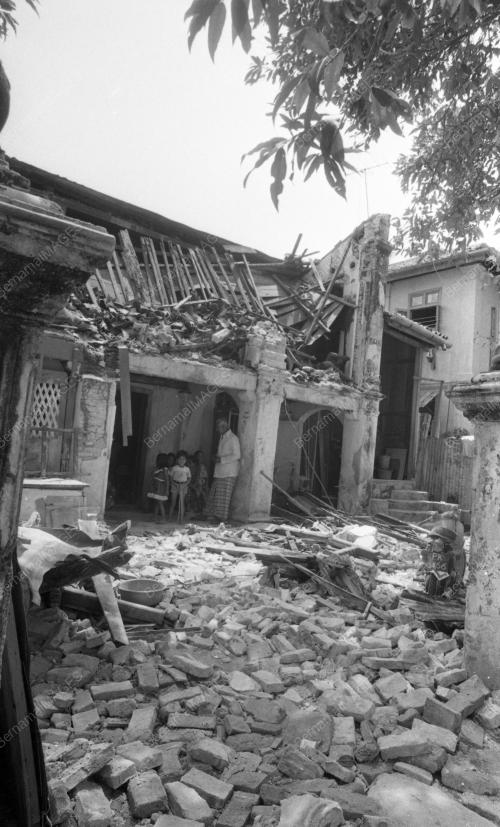 PG06_12032015_RUMAH_ROBOH