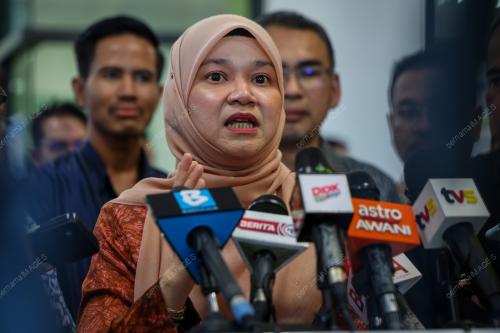FADHLINA SIDEK