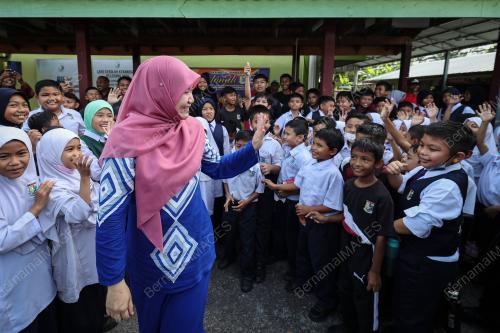 FADHLINA SIDEK
