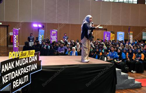 FADHLINA SIDEK_PELAJAR