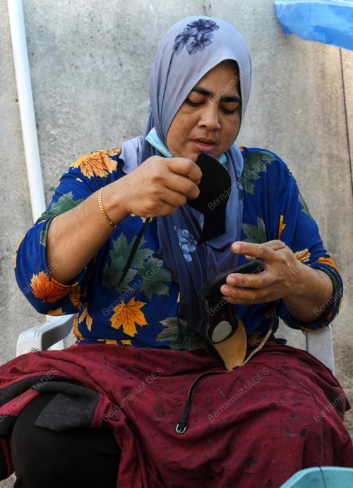 NUR AZLINA AZAD KHAN