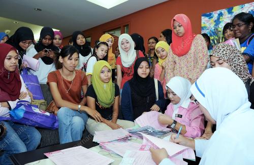 PG06_13092012_PELAJAR_VAKSIN