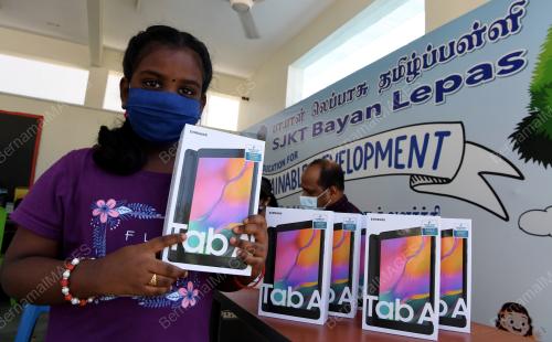 TABLET UNTUK PELAJAR SJKT BAYAN LEPAS