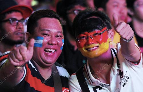 PG06_14072014_PENYOKONG_BOLA