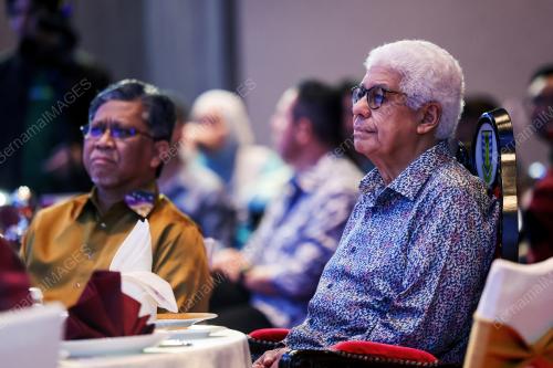 TUN AHMAD FUZI ABDUL RAZAK