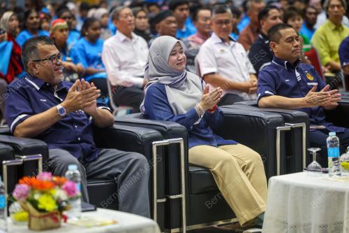 FADHLINA SIDEK