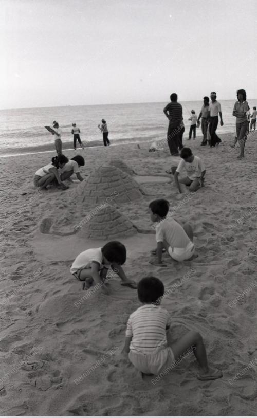 DISEMBER 1982