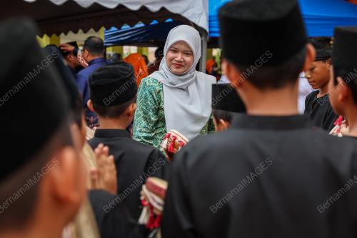 FADHLINA SIDEK