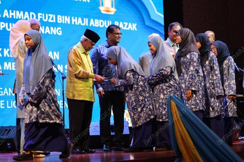 TUN AHMAD FUZI ABDUL RAZAK