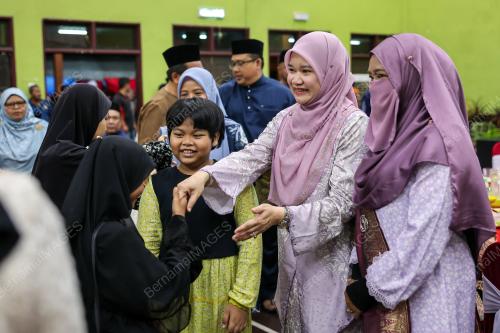FADHLINA SIDEK