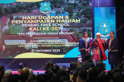 TUN AHMAD FUZI ABDUL RAZAK
