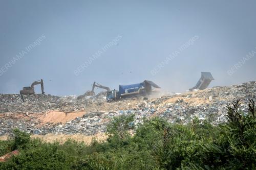 TAPAK PELUPUSAN SAMPAH PULAU BURUNG
