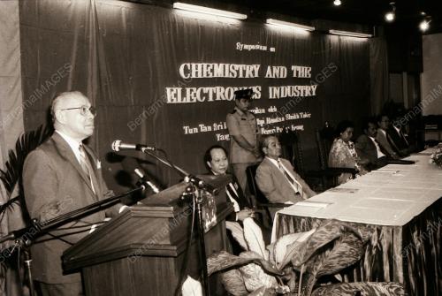TUN TAN SRI DATUK DR HAJI HAMDAN SHEIKH TAHIR