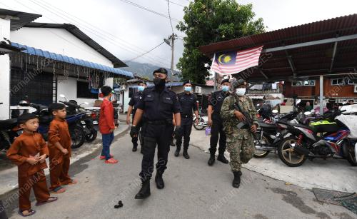 POLIS PERIKSA RUMAH
