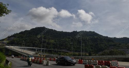 LEBUHRAYA BERKEMBAR BUKIT KUKUS