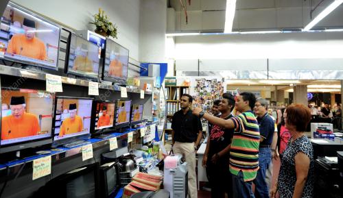 PG06_25102013_ORANG_RAMAI